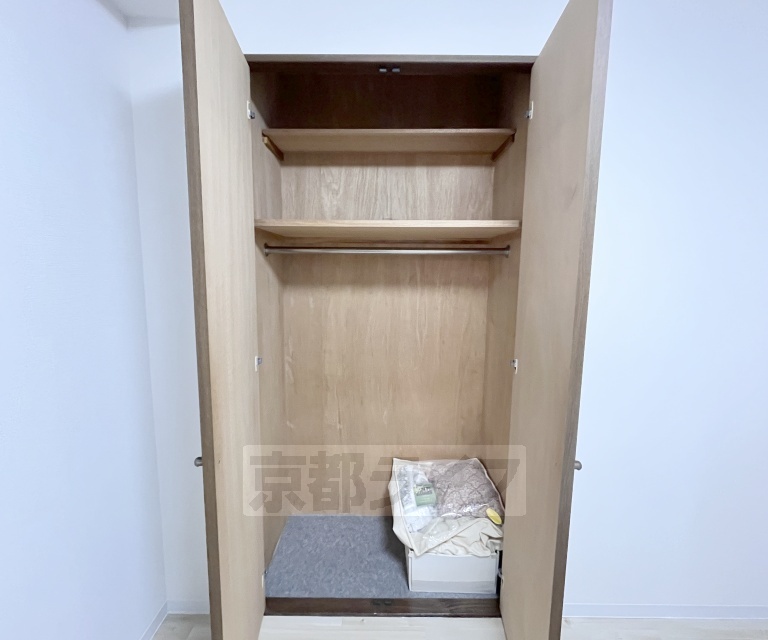 玄関　家具家電は撤去されます