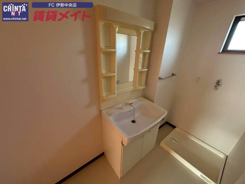 洗面設備　別部屋参考写真です