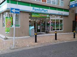 コンビニ　ファミリーマート 西新オレンジ通り店（コンビニ）まで771m