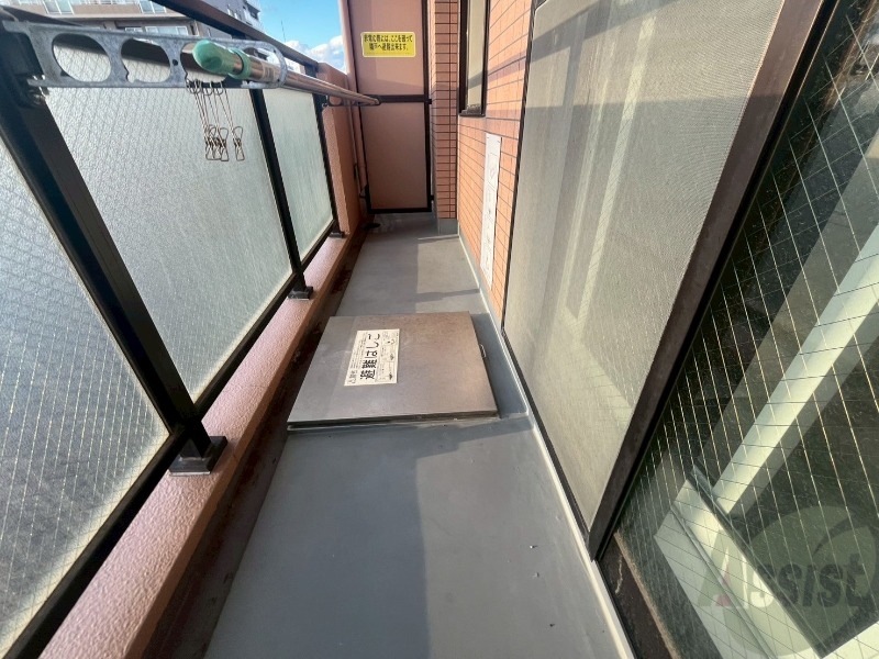 バルコニー　バルコニーは幅があり、広い印象を受けました。