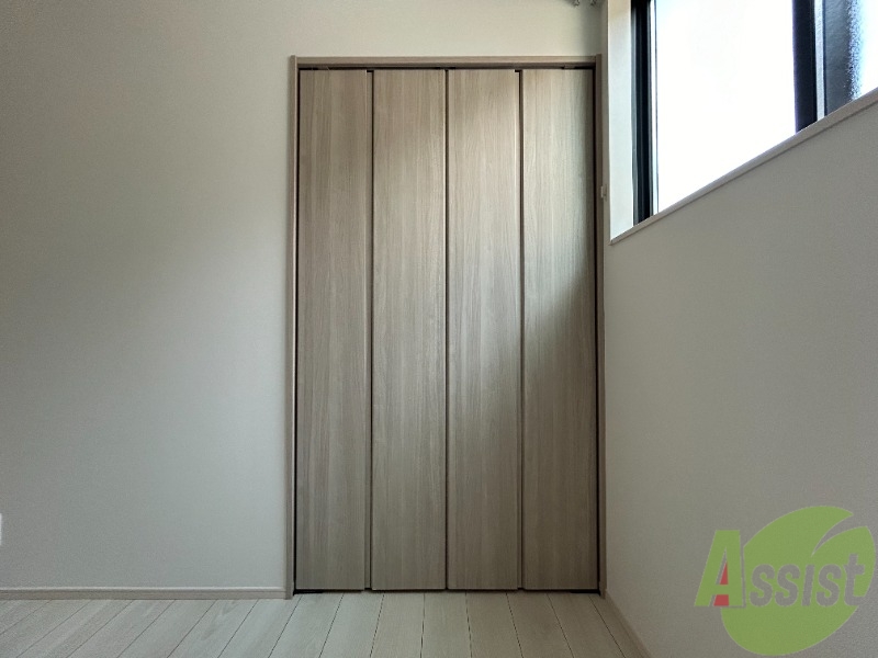 収納　洋室にあるクローゼットです。両開きになっています。