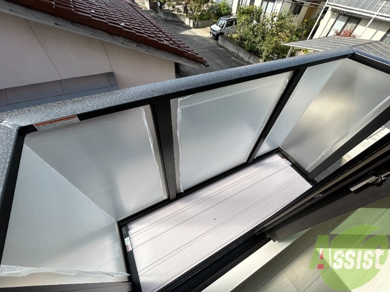 バルコニー　バルコニーは洗濯物を干すのに十分な広さです。