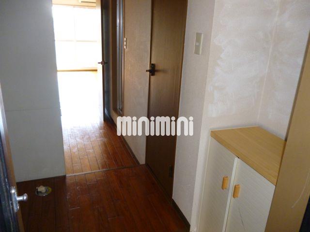 玄関　たっぷり収まるシューズボックス