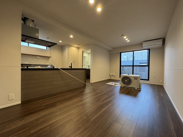 居室・リビング　★明るいフローリングの角部屋です★