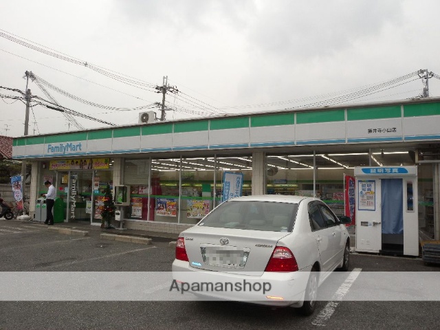 コンビニ　ファミリーマート（コンビニ）まで2166m