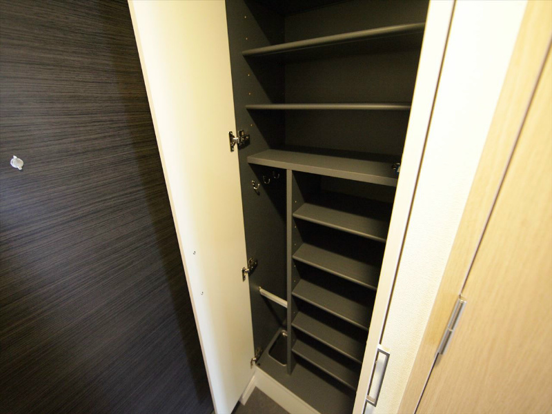 玄関　玄関　シューズボックス付（収納充実してます）