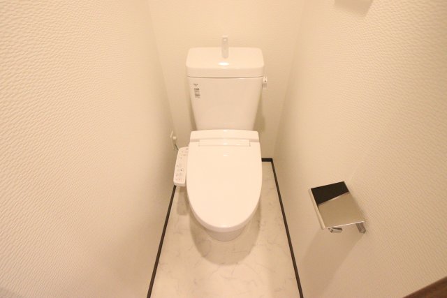 トイレ　※別室の参考写真の為、現況優先です。