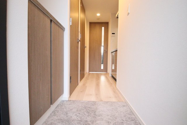 玄関　※別室の参考写真の為、現況優先です。