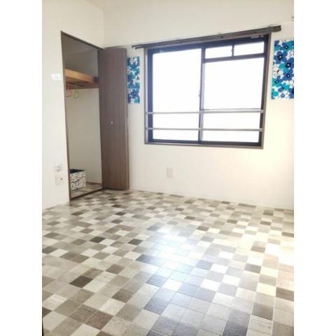 居室・リビング　室内