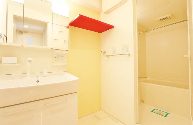 洗面設備　嬉しい独立洗面台完備です