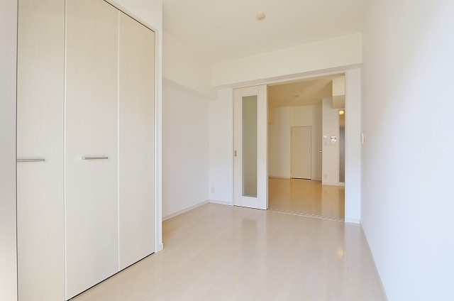 居室・リビング　明るくて開放感あるリビングです