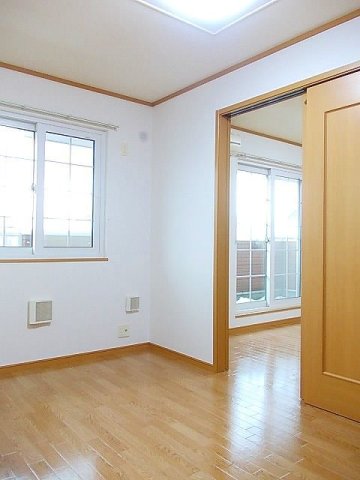 居室・リビング　こちらの居間で趣味の時間をお楽しみください