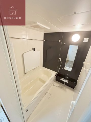 バス・シャワールーム　コンパクトで使いやすいお風呂です