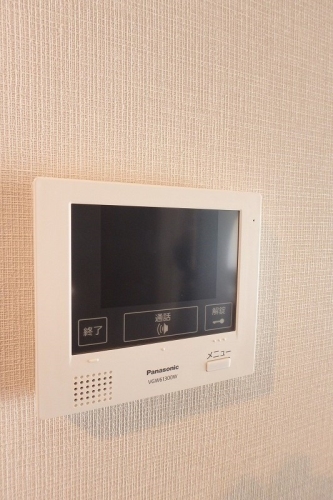 セキュリティ　他物件参考画像。建具・壁・床色は異なります。現況優先。