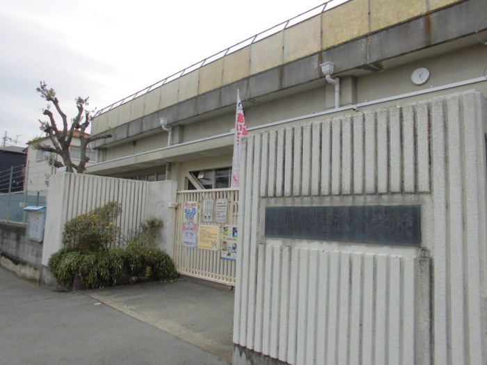 小学校　石津小学校（小学校）まで379m