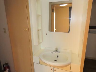 洗面設備　使いやすい独立洗面台です