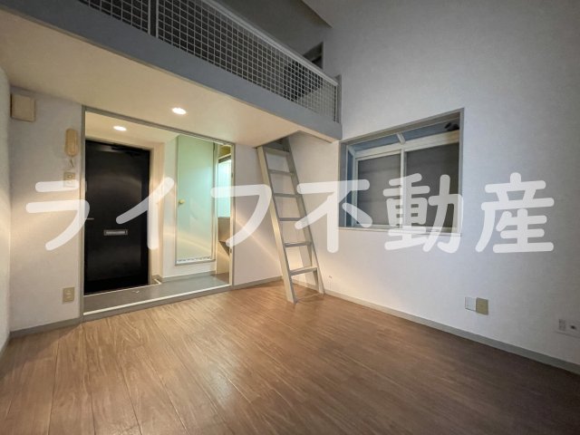 居室・リビング　こちらのリビングで趣味の時間をお楽しみください