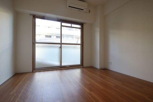 居室・リビング　※別号室の参考写真となります