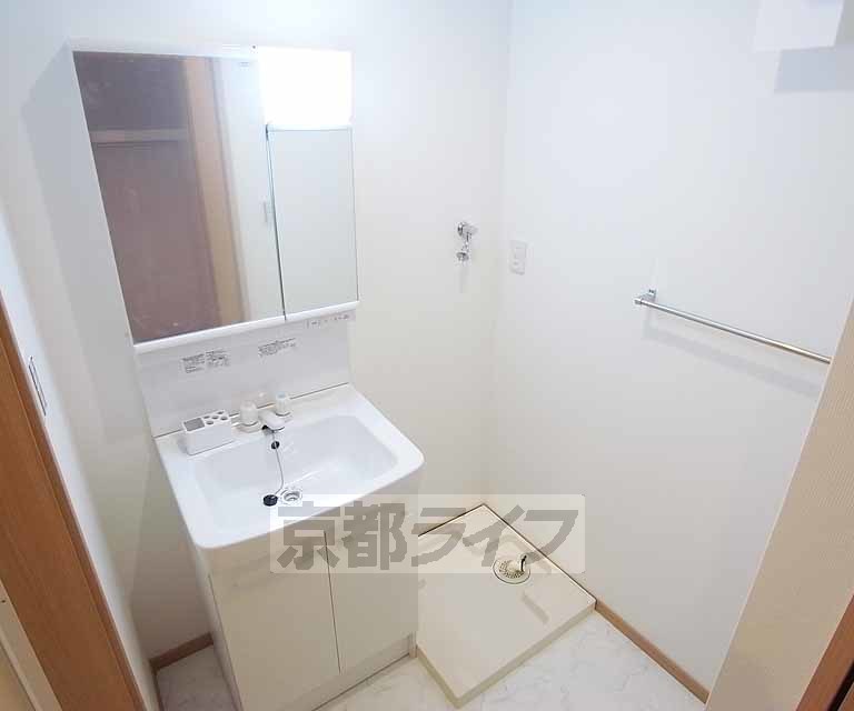 洗面設備　独立洗面台完備です。