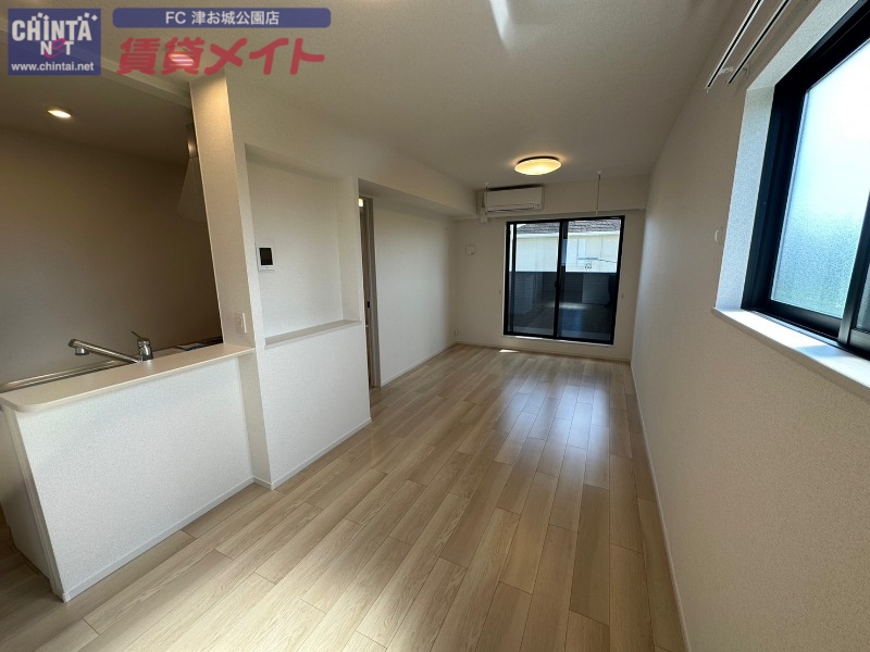 居室・リビング　同型参考写真です