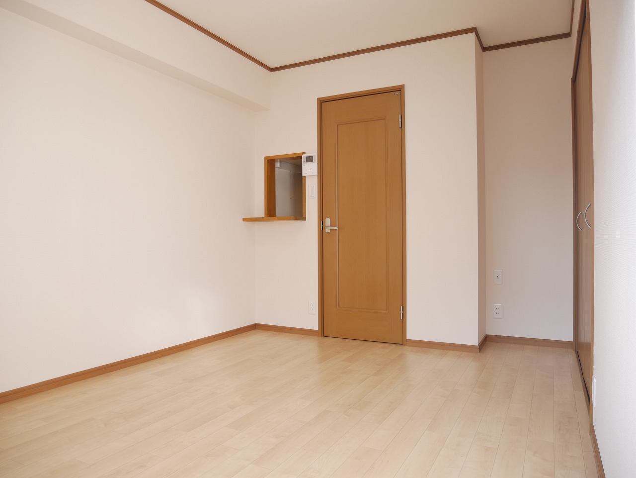 居室・リビング　反転