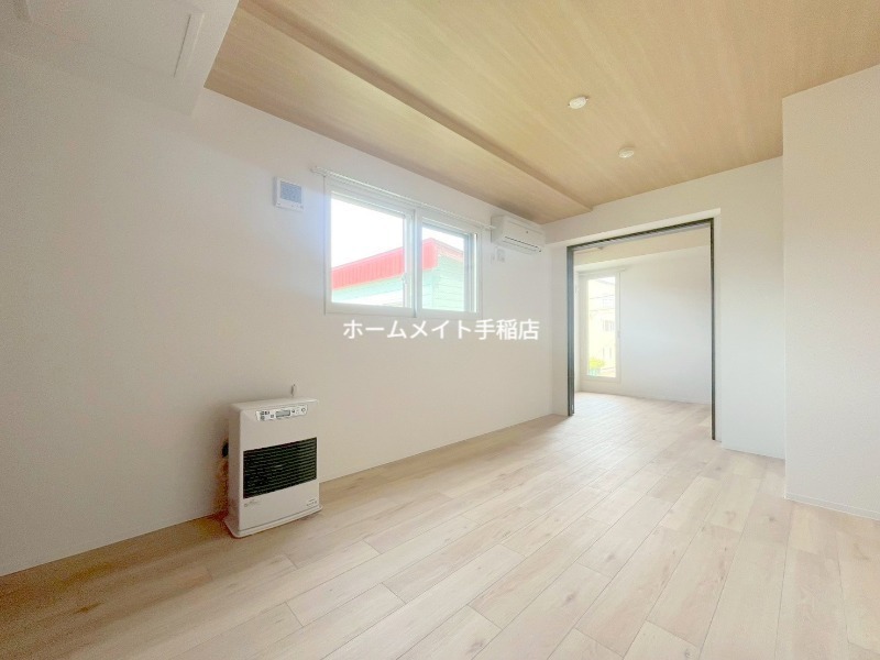 居室・リビング　明るく広々リビングスペース♪