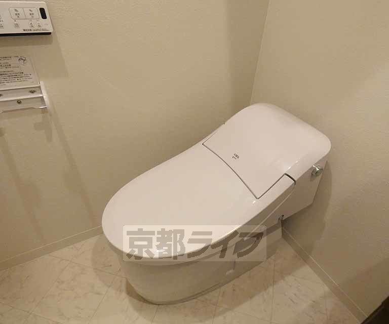 トイレ　ウォシュレット付きです。