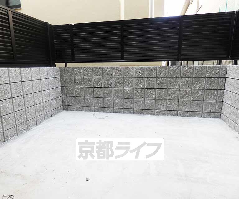 バルコニー　１階はお庭です。