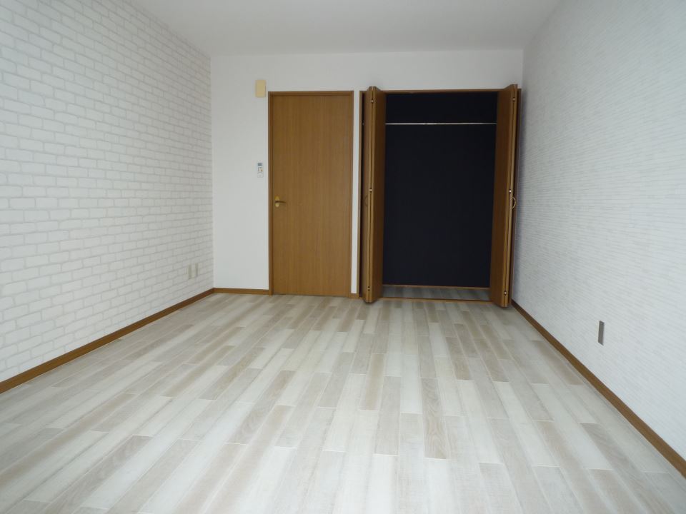 居室・リビング　☆クロス・床のウッドタイルは全て張替済☆