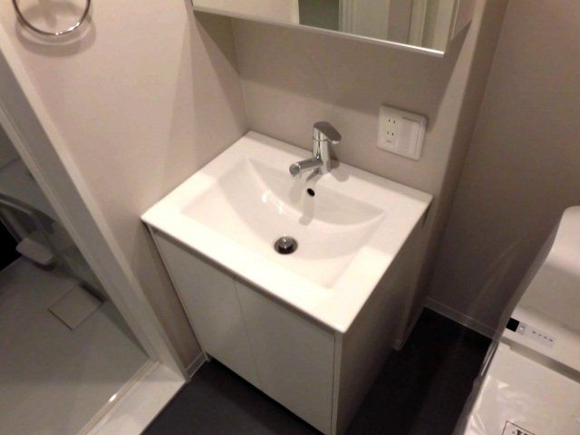 洗面設備　デザイン独立洗面台です。