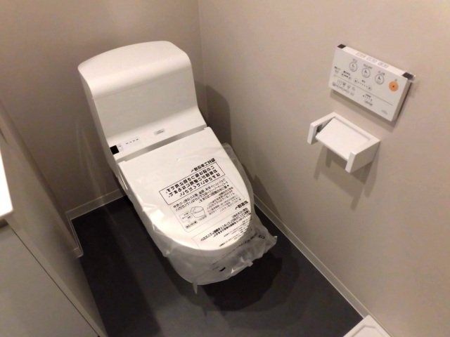 トイレ　温水洗浄便座付のトイレです。