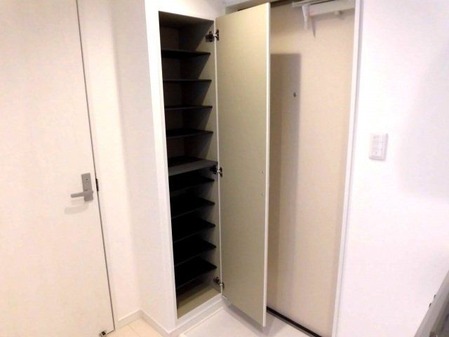 玄関　玄関にシューズボックスがあります。