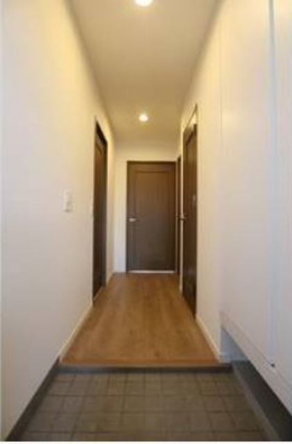 玄関　※入居中の為別部屋写真使用現状優先