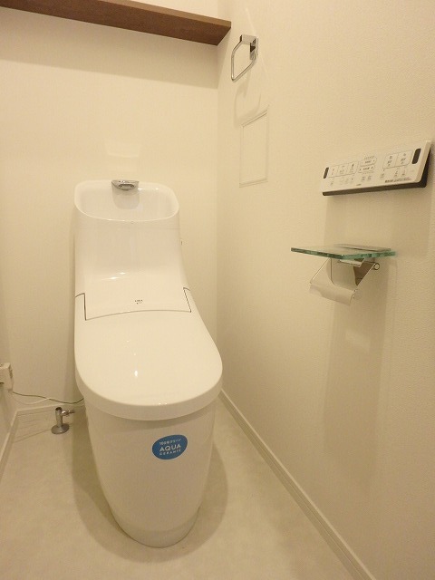 トイレ　※入居中の為別部屋写真使用現状優先