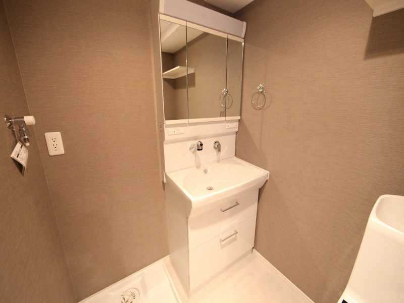 洗面設備　脱衣所　独立洗面台（シャンプードレッサー）洗濯機用意できます