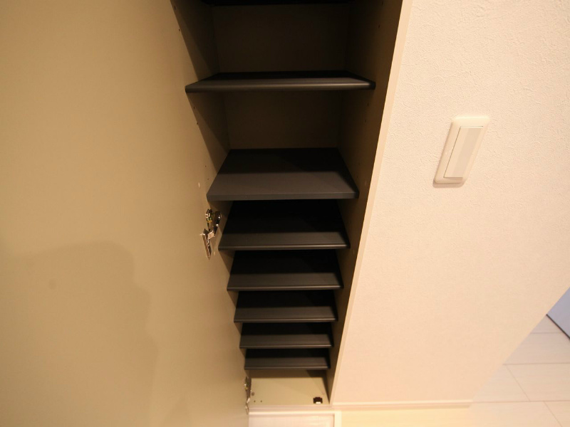 玄関　玄関　シューズボックス付（収納充実してます）