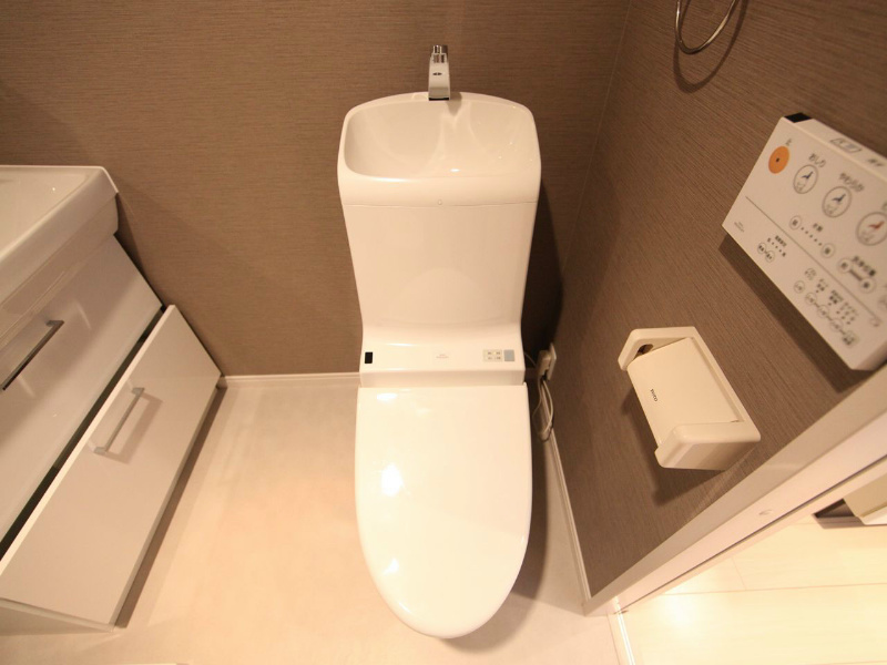 トイレ　温水洗浄暖房便座付トイレ