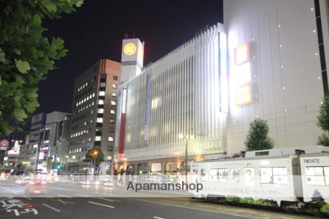 ショッピングセンター　三越デパート（ショッピングセンター）まで457m