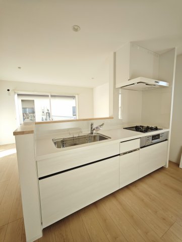 キッチン　サイズ2400・耐久性にも優れた人造大理石トップ・食器洗い乾