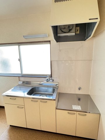 キッチン　コンパクトなキッチンで掃除もラクラク