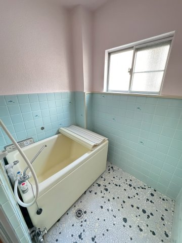 バス・シャワールーム　コンパクトで使いやすいお風呂です