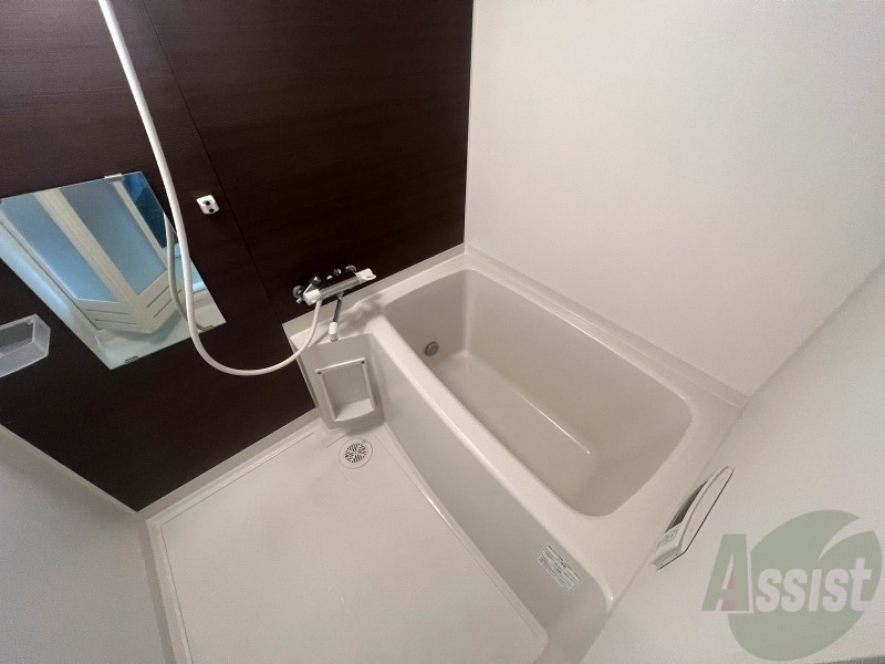 バス・シャワールーム　お風呂になります。一日の疲れを癒してくださいね。