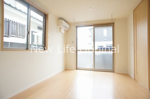 居室・リビング　11.3帖LDK。エアコン付きです。