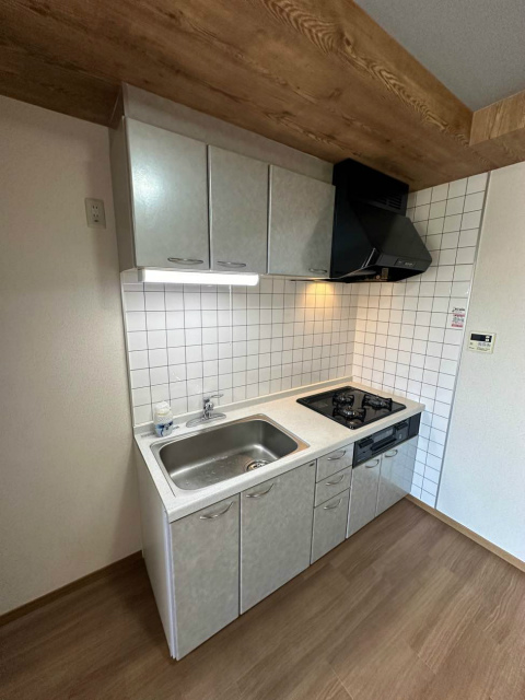 キッチン　3口ガスコンロ/グリル付きシステムキッチンです☆たっぷり収納