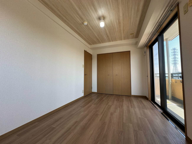 その他部屋・スペース　洋室6帖☆クローゼットがあります！お洋服の多い方もお部屋が片