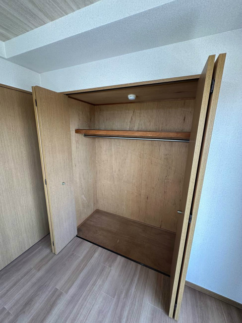 収納　洋室6帖のお部屋にあるクローゼットです♪大切なお洋服もしわに