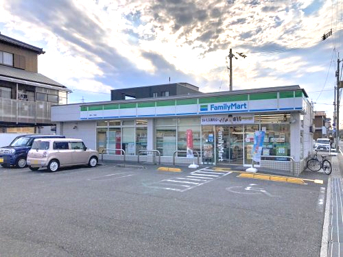 コンビニ　ファミリーマート 高知一ツ橋店（コンビニ）まで529m