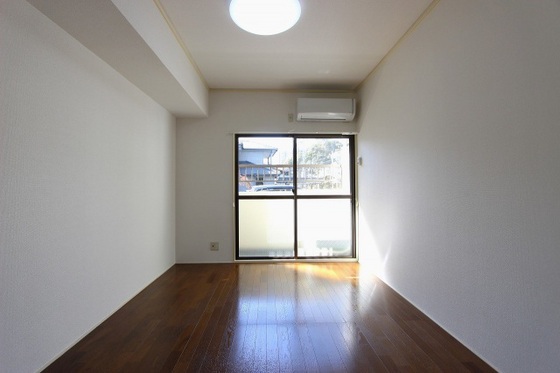 居室・リビング　※別部屋の写真です