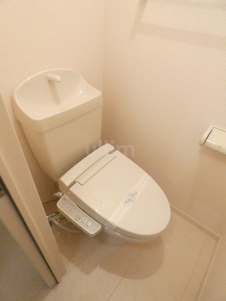 トイレ　※別のお部屋のお写真です。御参考までに。