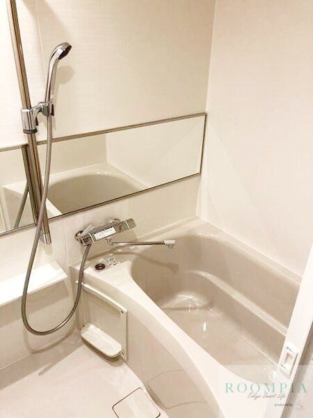 バス・シャワールーム　※同タイプの別のお部屋です。